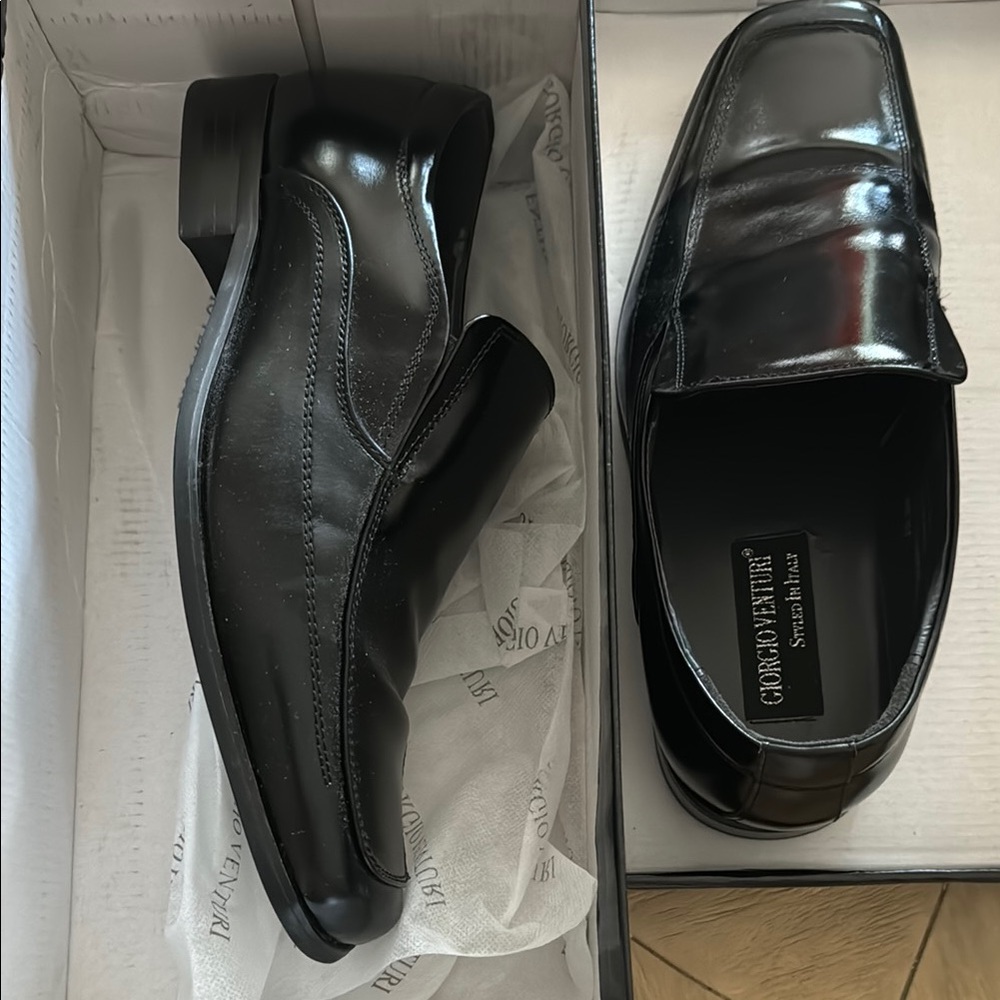 Giorgio Venturi Men's Black Slip-On Loafers
